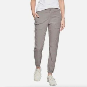 Athleta Trekkie Jogger 2.0 Silver Grey Size 2 Hiking Travel Lounge Pants EUC